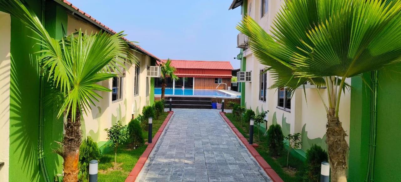 New Mouchak Hotel & Resorts Tajpur Екстер'єр фото